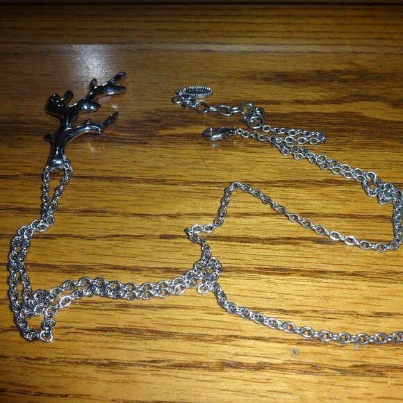 T Tahari  Silver tone branch pendant and chain necklace, marked & hang tag - Picture 2 of 8